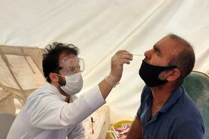 آزمایش کووید ۱۹ روزانه بر روی ۶۰۰ مسافر در مرز دوغارون انجام می شود