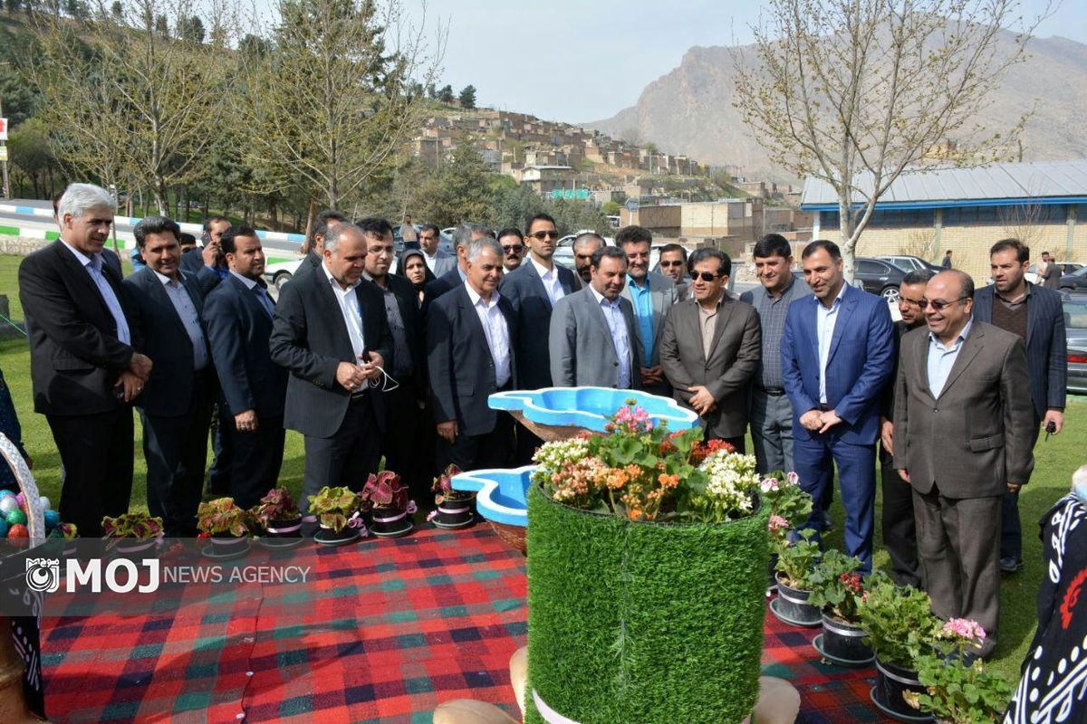بازدید استاندار لرستان از ستادهای نوروزی
