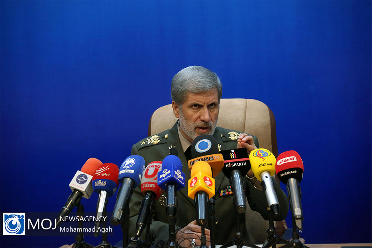 نشست خبری وزیر دفاع و پشتیبانی نیروهای مسلح