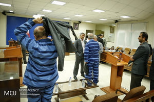 مسبب حراج بیت المال امروز به ریش همه می خندد/ دو تابعیتی ها فرار نکنند