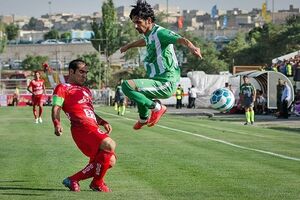 دیدار ناتمام تراکتورسازی و پیکان بدلیل درگیری بازیکنان