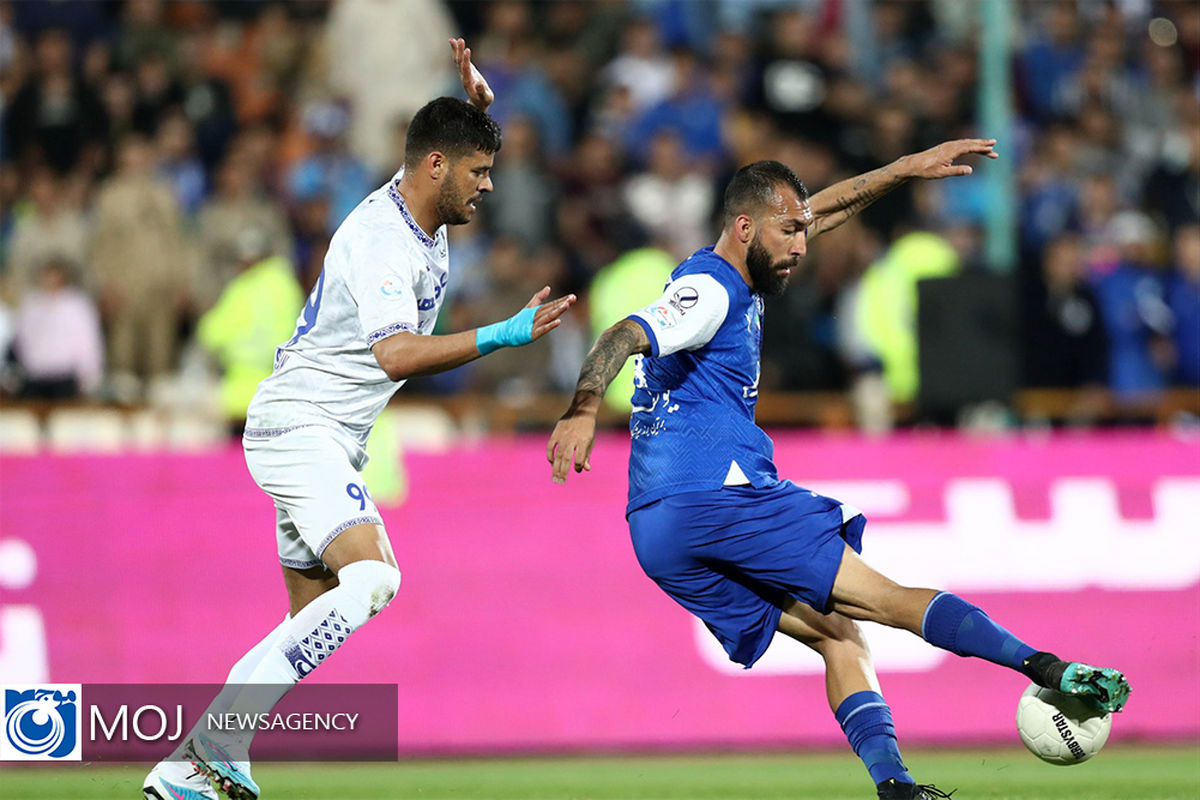 دیدار تیم های فوتبال استقلال و گل گهرسیرجان