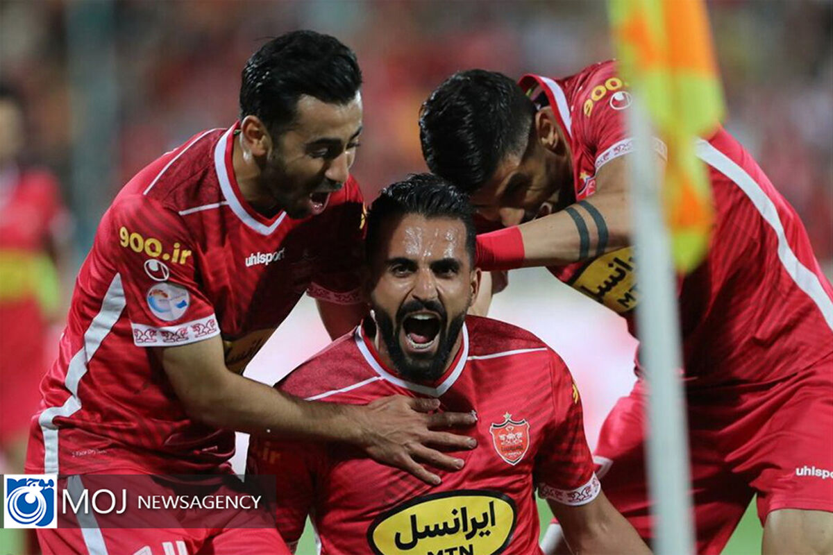 دیدار تیم های فوتبال پرسپولیس و پیکان