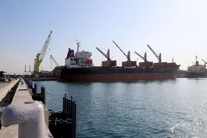 نصب پیشرفته ترین ضربه گیرهای جهان در اسکله بندر شهید رجایی/نسل سومی شدن بندر شهید رجایی با تکیه بر توان متخصصان ایرانی