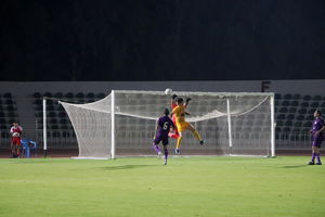 ستارگان دهه شصت در دیدار فینال تورنمنت چهارجانبه فوتبال کیش به مصاف هنرمندان پاسارگاد می‌روند