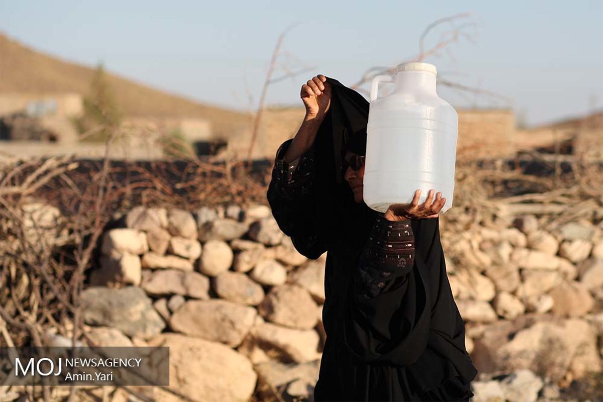 بازدید خبرنگاران از طرح نذر آب جمعیت هلال احمر