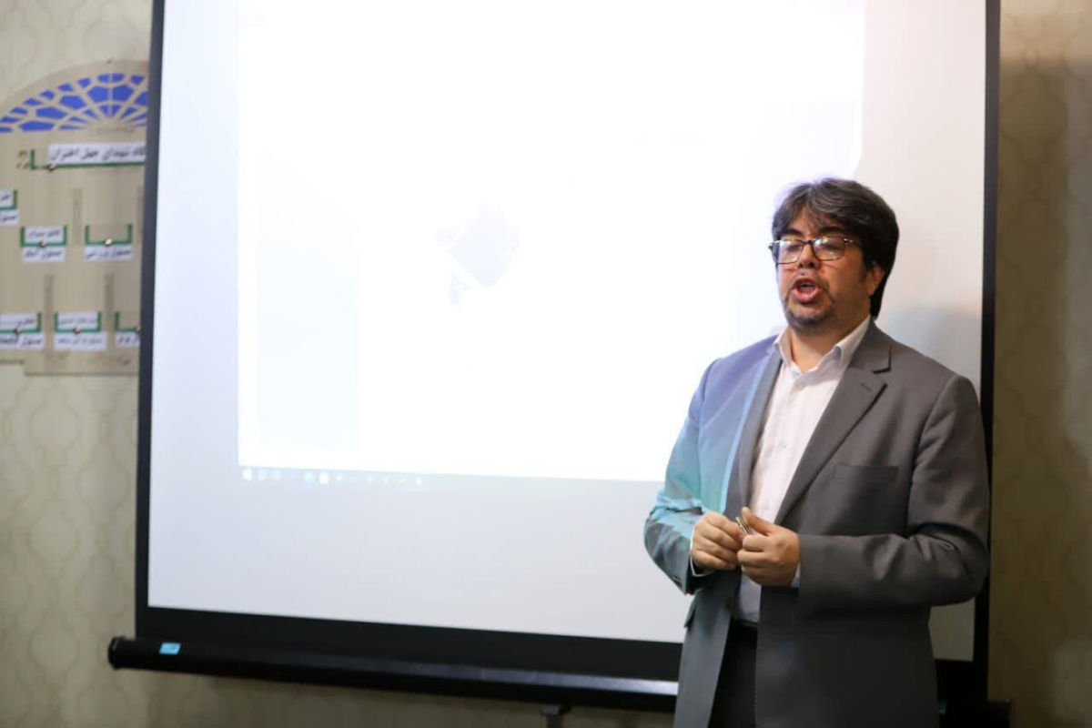 علیرضا خاکی