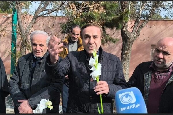 امام خمینی(ره) موسیقی فاخر و سرودهای حماسی را تأیید  می‌کردند
