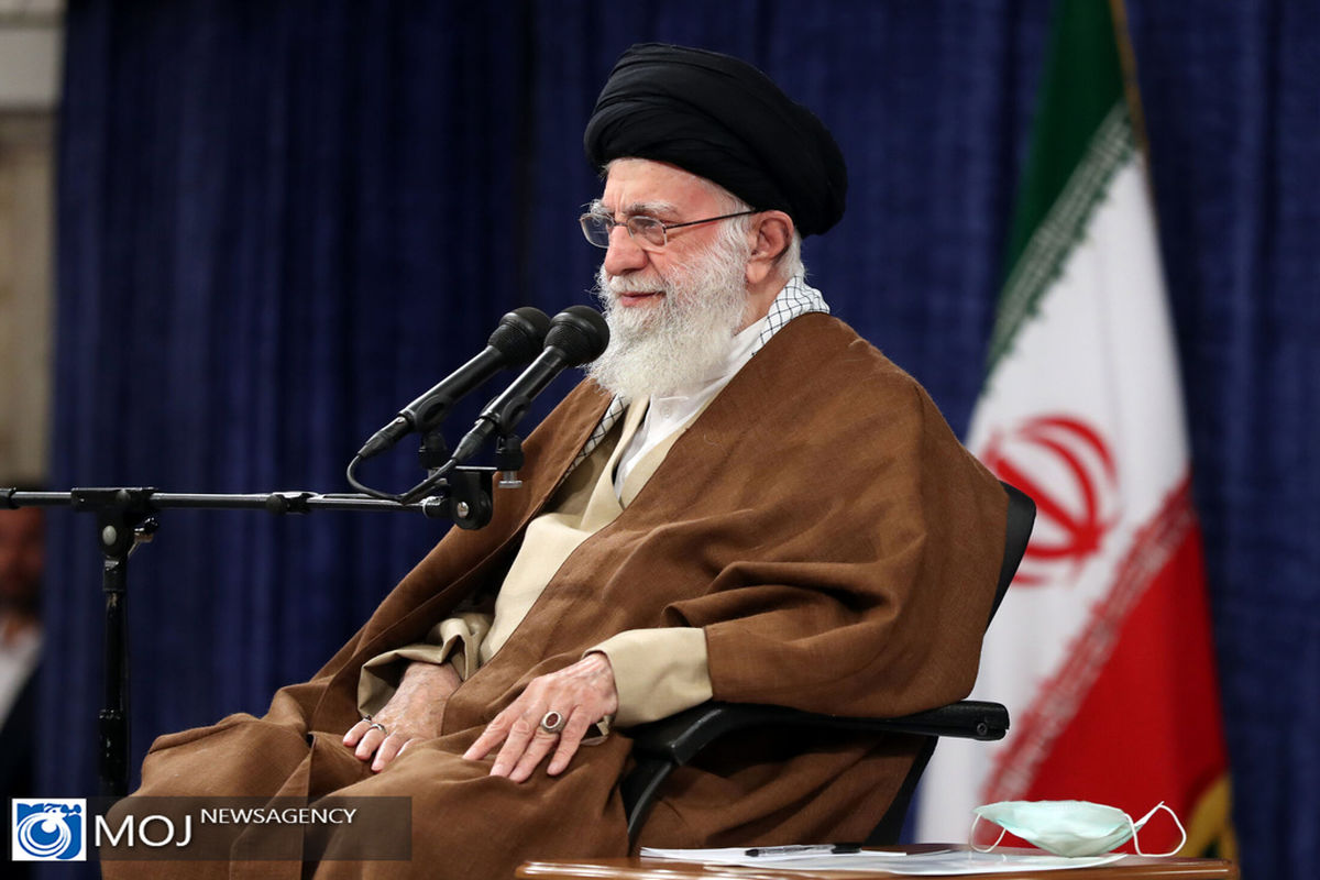 دیدار دست‌اندرکاران کنگره شهدای لرستان با رهبر انقلاب