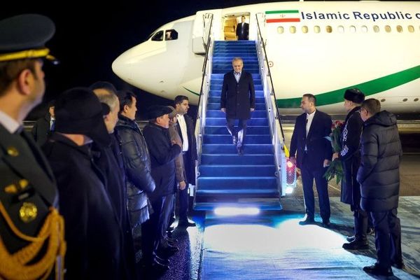 پزشکیان وارد آستانه پایتخت قزاقستان شد