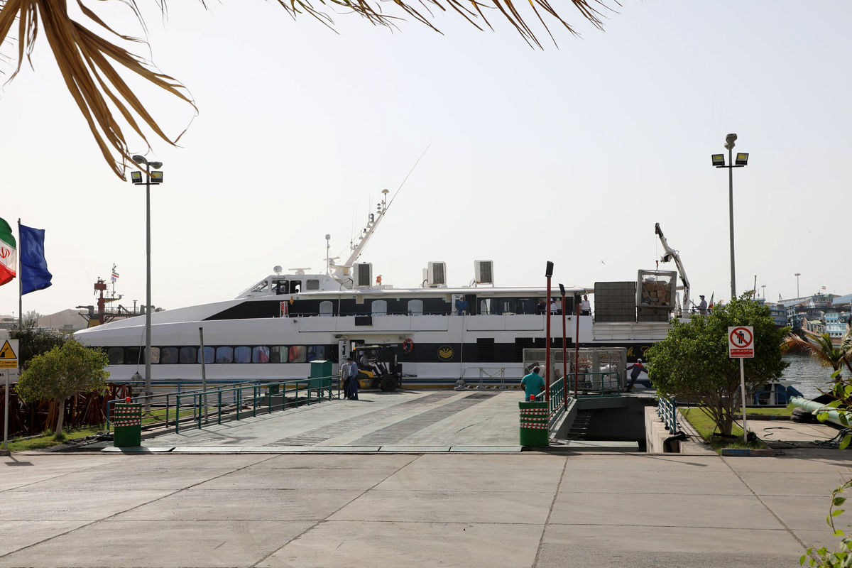 جابجایی گردشگران از بنادر شرق هرمزگان