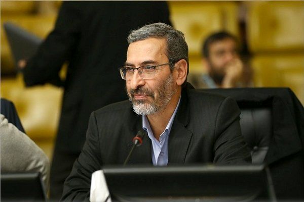 انتقاد پورمختار از سفرهای غیر ضروری نمایندگان به خارج از کشور