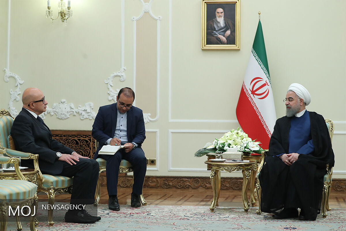 تقدیم استوارنامه سفرای جدید به رییس جمهور