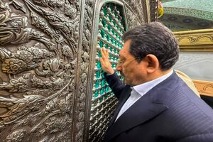 وزیر صمت به زیارت بارگاه رضوی و مرقد رهبر شهید رفت