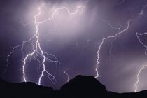 رگبار و رعد و برق در ارتفاعات هرمزگان