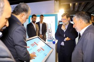 بازدید جانشین سازمان اطلاعات سپاه از غرفه دستاوردهای بانک دی