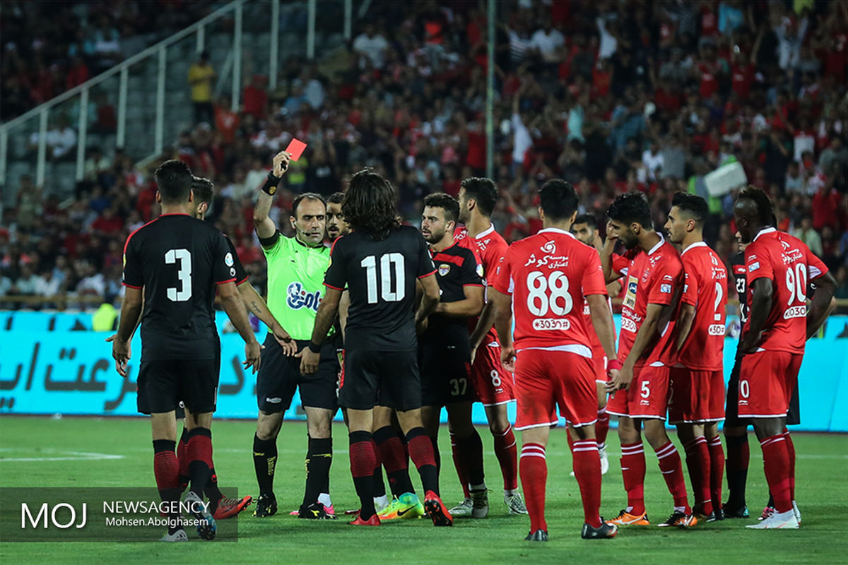 دیدار تیم های فوتبال پرسپولیس و فولاد خوزستان