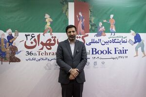 آقای سخنگو در نمایشگاه کتاب هم خواستار مطالعه قانون اساسی شد