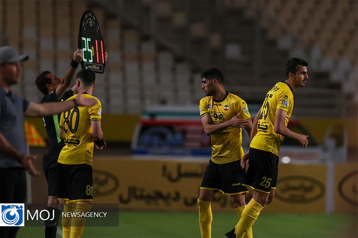  دیدار تیم‌ های فوتبال سپاهان و شهر خودرو