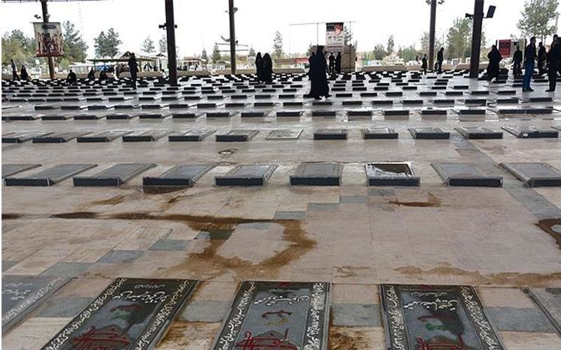فرزندان شاهد یزدی تحویل سال با آرمان های شهدا تجدید میثاق کردند