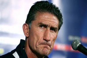 پای سیاست به فوتبال باز شد/ حرکت عجیب سرمربی امارات در نشست خبری