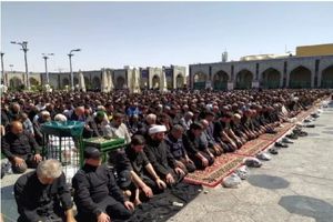 اقامه نماز ظهر عاشورا در حرم مطهر رضوی و خیابان های مشهد