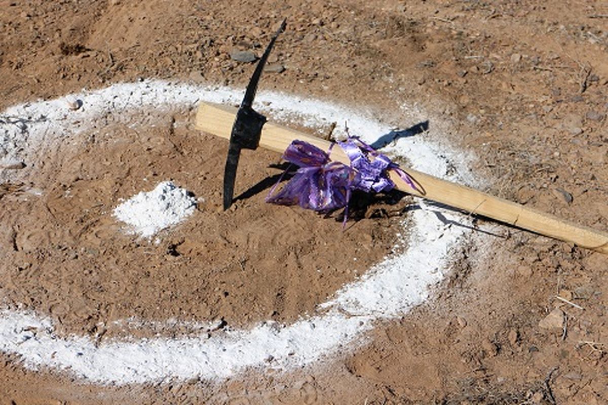 اصفهان- کلنگ زنی در نایین