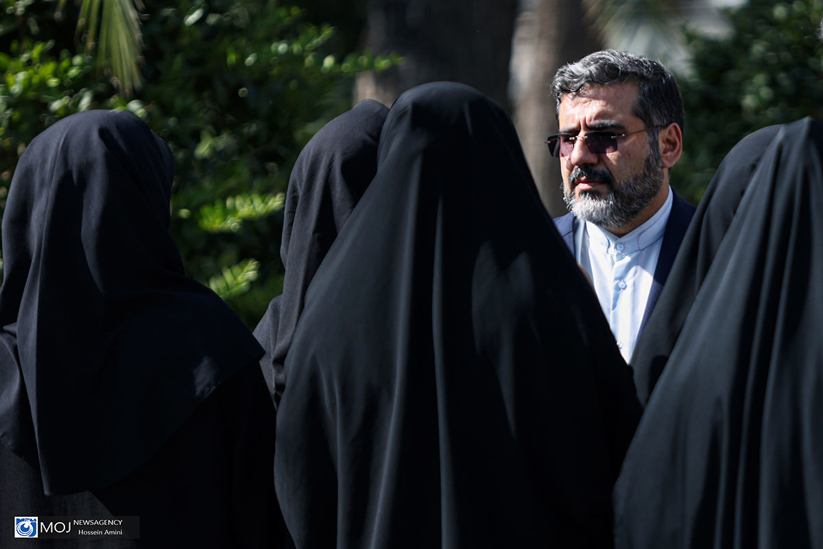 وزیر فرهنگ و ارشاد اسلامی