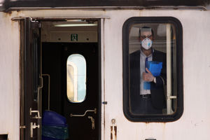 محسن خانجهانی حواشی اجتماعی شیوع ویروس کرونا را به تصویر می کشد