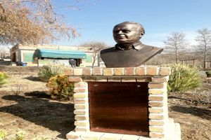 رونمایی از سردیس مرحوم زین‌العابدینی در کرج