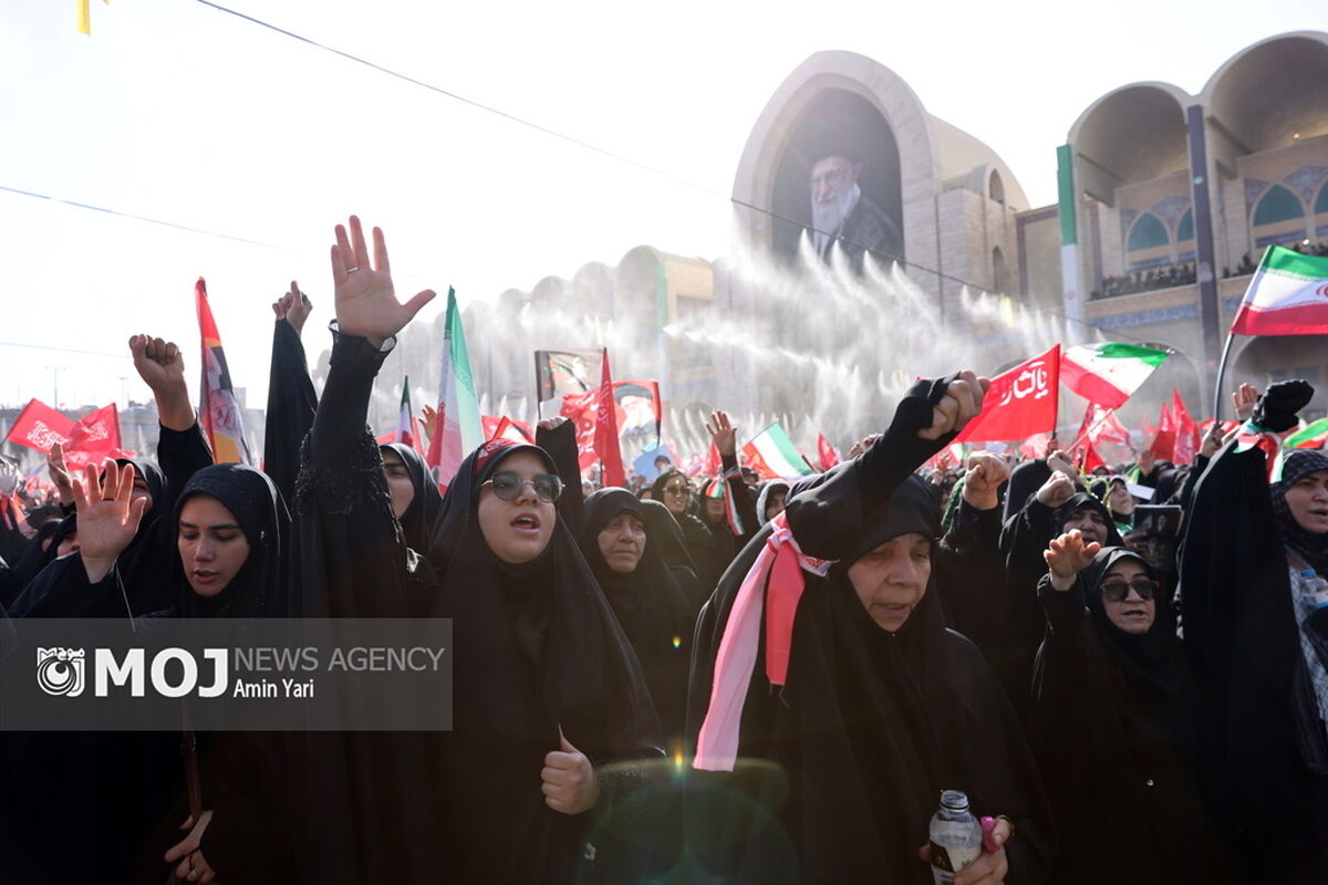 اقامه نماز بر پیکر مطهر رهبر شهید انقلاب