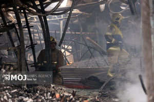 آتش‌سوزی گسترده در بازارچه جنت آباد/ ۱۰ ایستگاه آتش‌نشانی به محل اعزام شدند