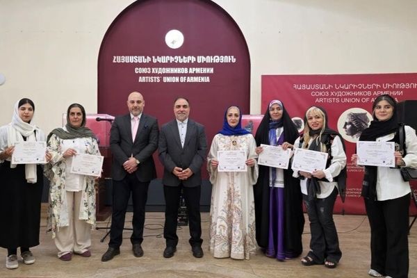  آثار هنرمندان ایرانی در گالری انجمن هنرهای تجسمی ارمنستان در ایروان به نمایش در آمد