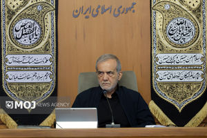 جز خدای یگانه را نپرستیم و چیزی را شریک او قرار ندهیم