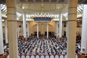 دشمن به هر شکلی تهمت و افترا زدن به جامعه اسلامی را انجام می‌دهد