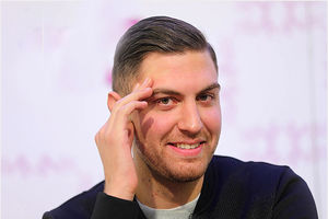 امیرحسین فتحی به نمایش مرغ دریایی من پیوست