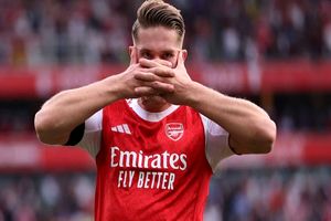 آرسنال با برتری ۵ گله برابر لیدز صدرنشین لیگ برتر انگلیس شد