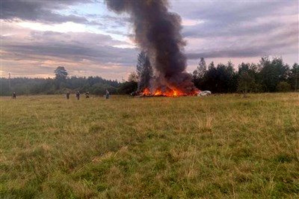 یک فروند هواپیمای نظامی‌ در کازرون سقوط کرد