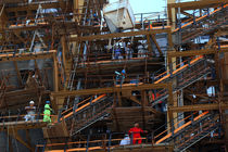 بارگذاری کاتالیست فاز سوم پالایشگاه میعانات گازی جهان