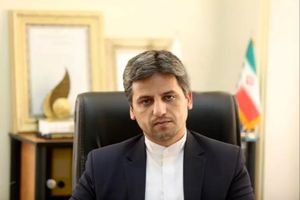 مرمت و رنگ‌کاری تخصصی درب‌های چوبی حرم حضرت معصومه(س)