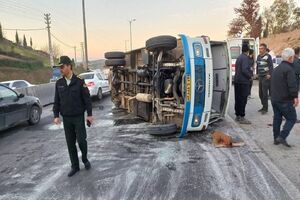 واژگونی یک دستگاه مینی‌بوس در نکا با ۲۱ مصدوم