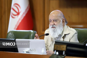 چمران بر استفاده شهرداری از انرژی خورشیدی تأکید کرد