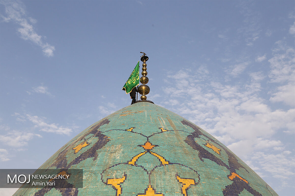 آیین تعویض پرچم گنبد امامزاده صالح (ع)