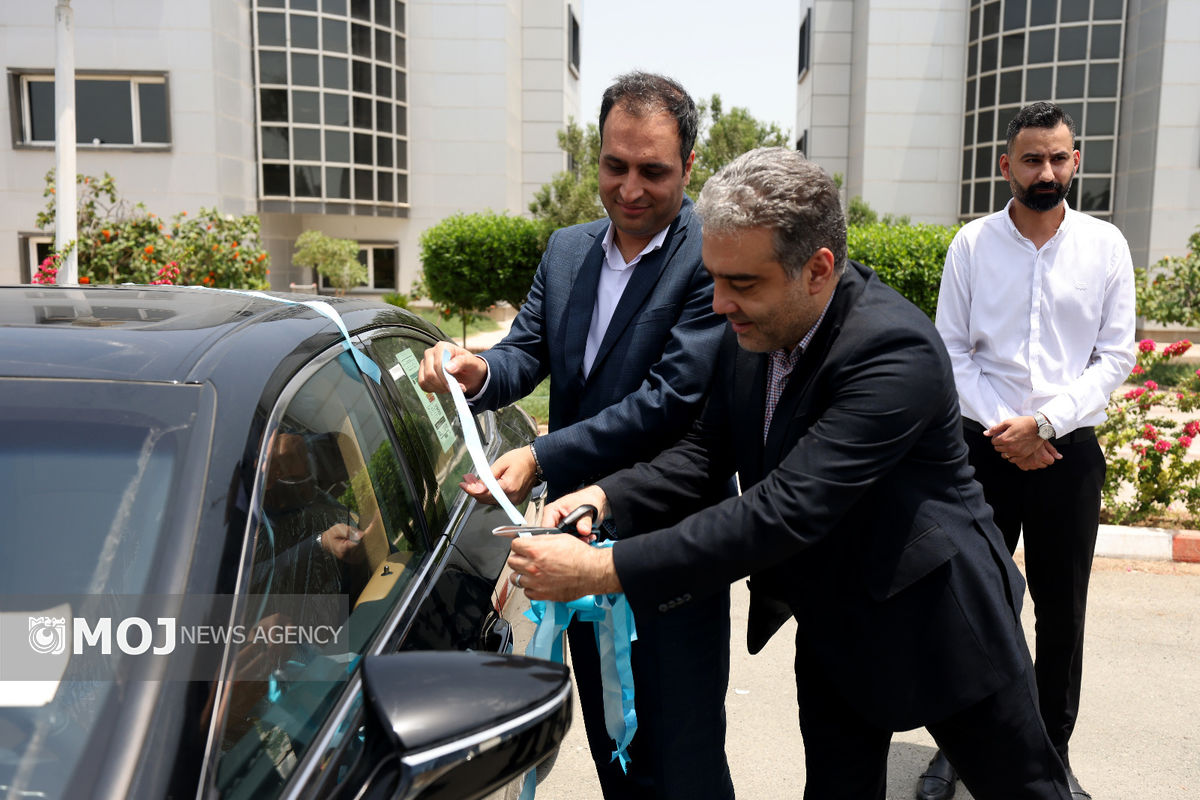 پلاک گذاری اولین خودرو لوکس حمل و نقل کیش