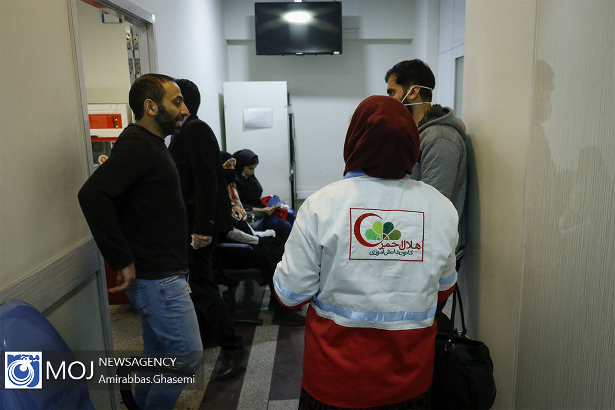 اهدای خون اعضای داوطلب سازمان هلال احمر