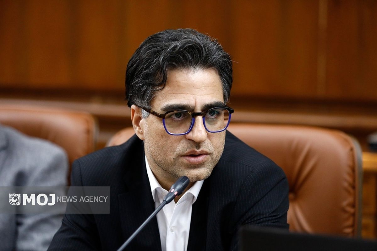 نیک افروز معاون اقتصادی سازمان منطقه آزاد کیش