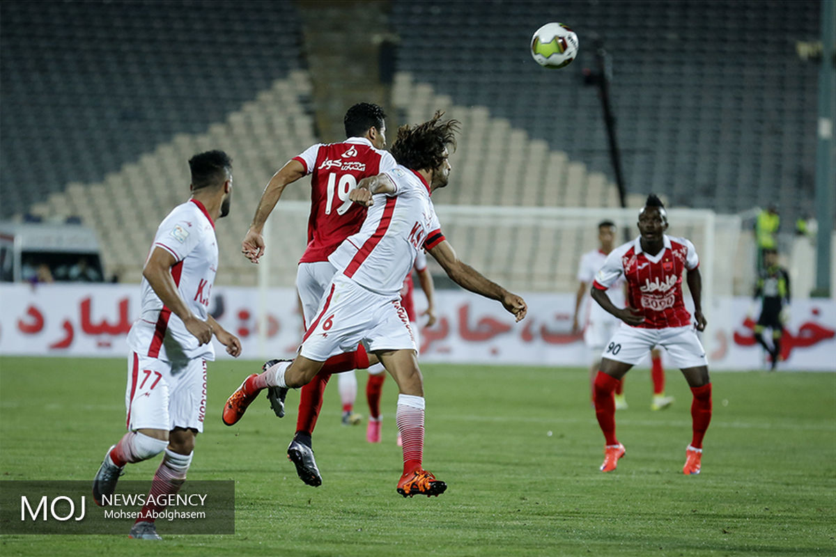 آغاز مسابقات هفدهمین دوره لیگ برتر فوتبال دیدار پرسپولیس و فولاد خوزستان