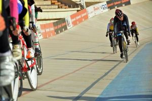 بانوی رکابزن دستفروش مربی شد