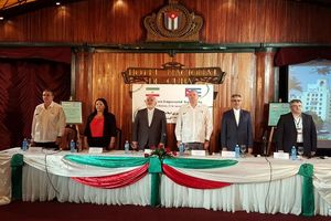 ظریف، در نشست تجاری مشترک ایران و کوبا شرکت کرد