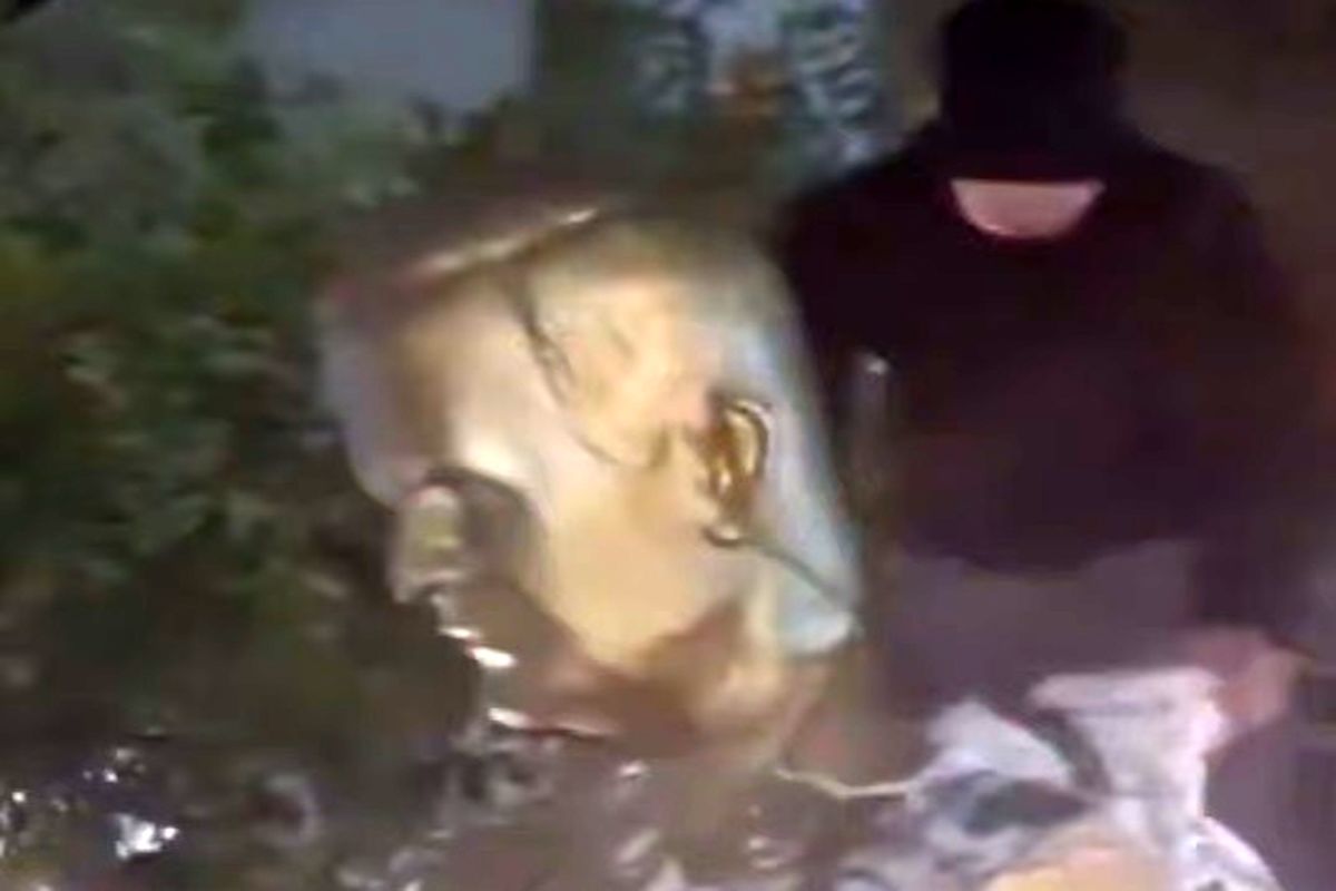 مجسمه حافظ اسد